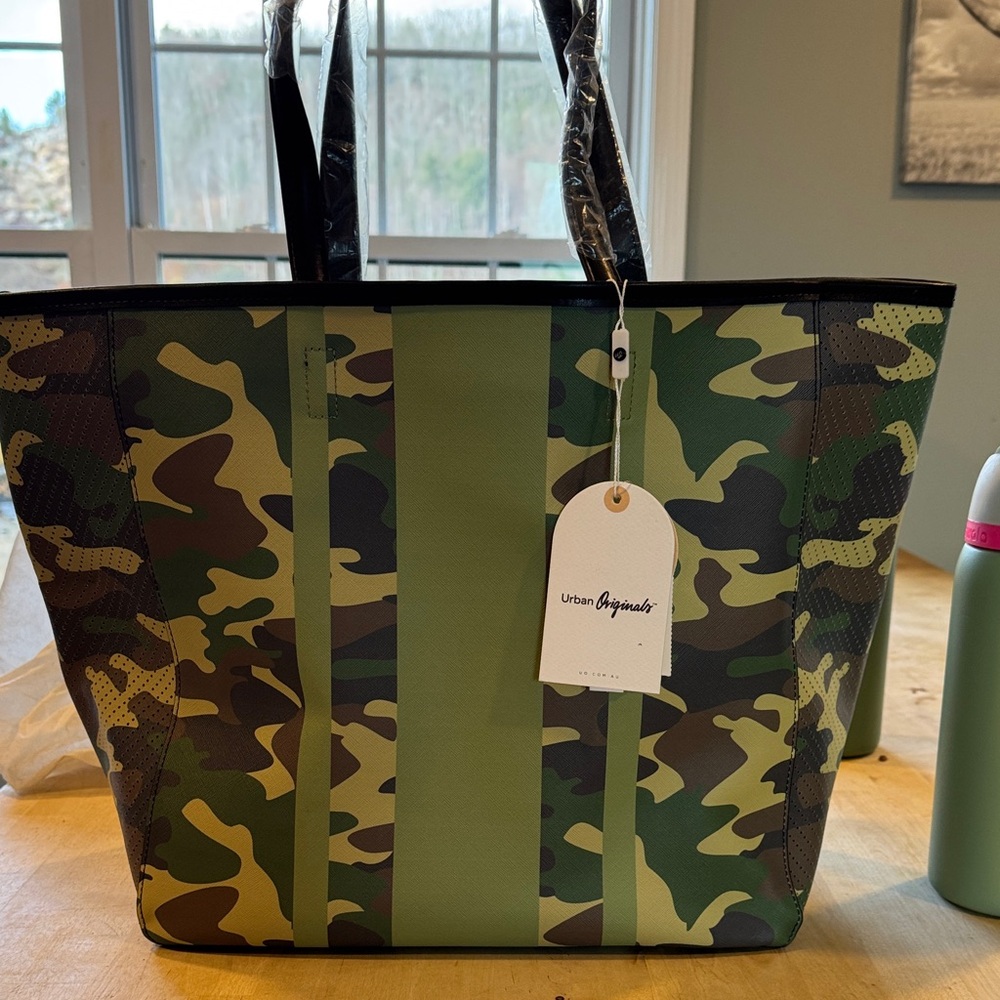 Urban Originals Green Camouflage Tote - Picture 1 of 2
